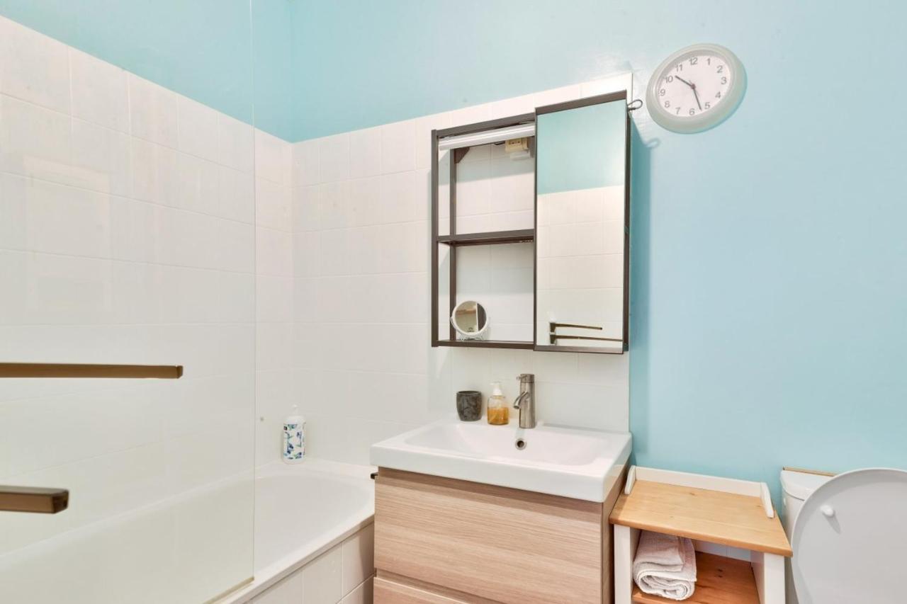 Charming Accommodation For 2 People - Parijs Buitenkant foto